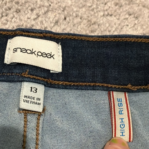 Sneak Peek Skinny Jeans with Distressed Details - Picture 5 of 8